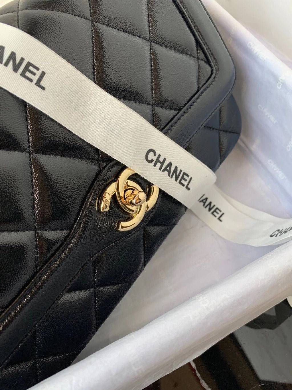 Chanel Classic Flapbag Gold Hardware 23cm Black