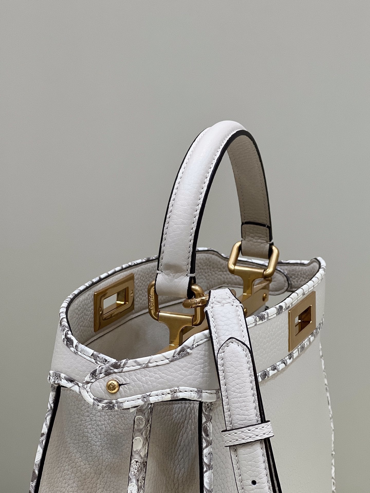 Fendi Peekaboo Iseeu Medium 33cm