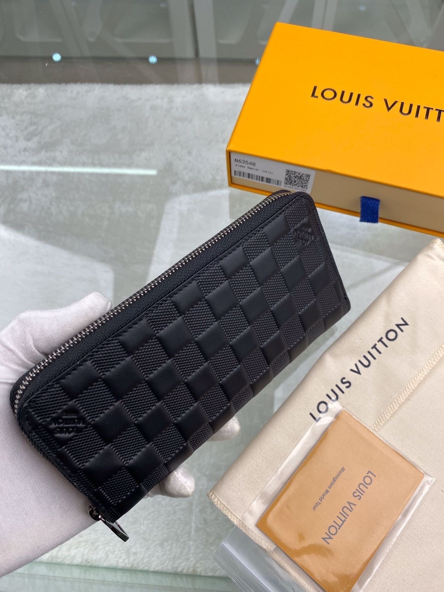 Louis Vuitton Zippy Vertical Wallet 20cm