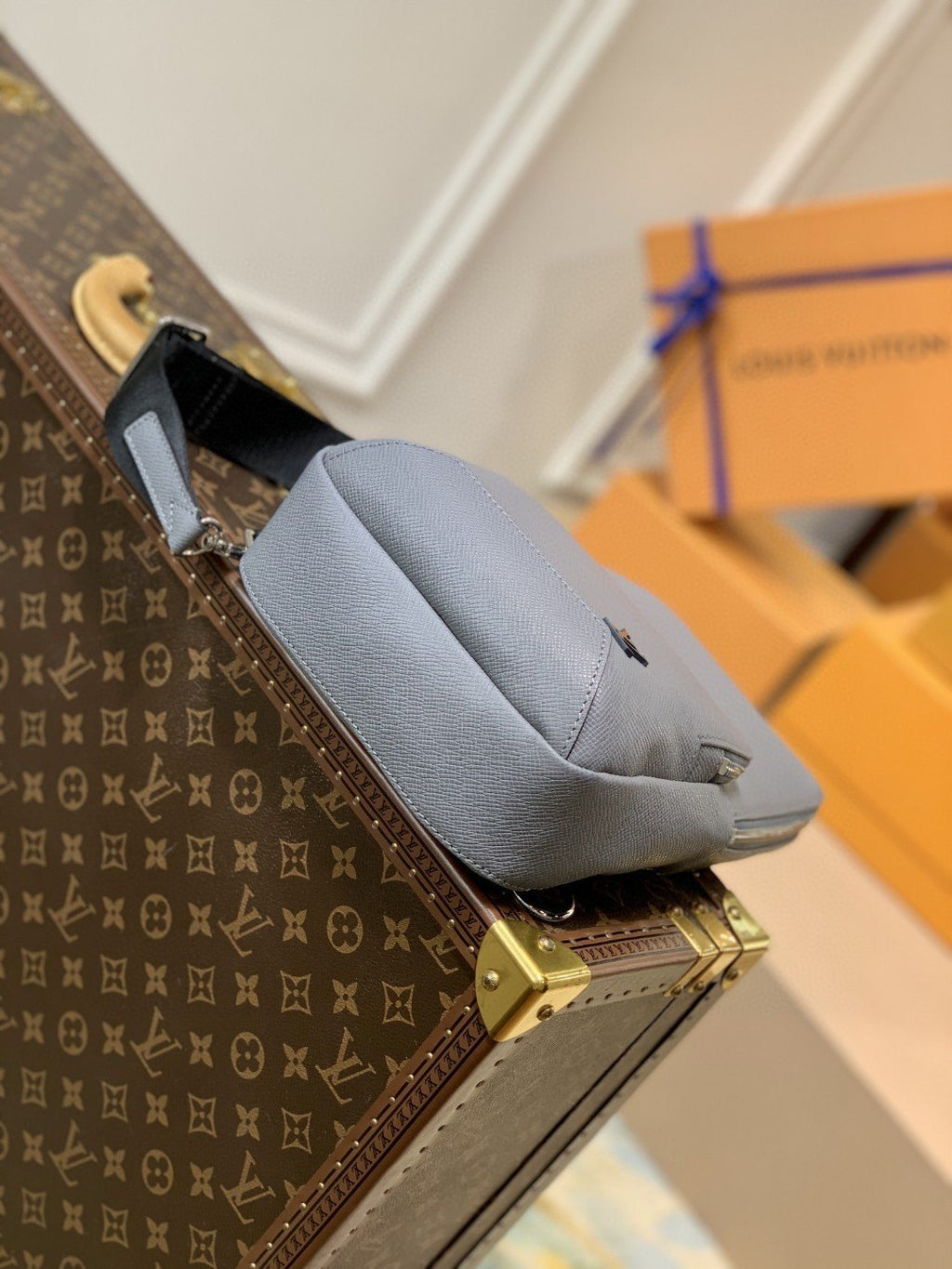 Louis Vuitton Avenue Sling Bag 31cm