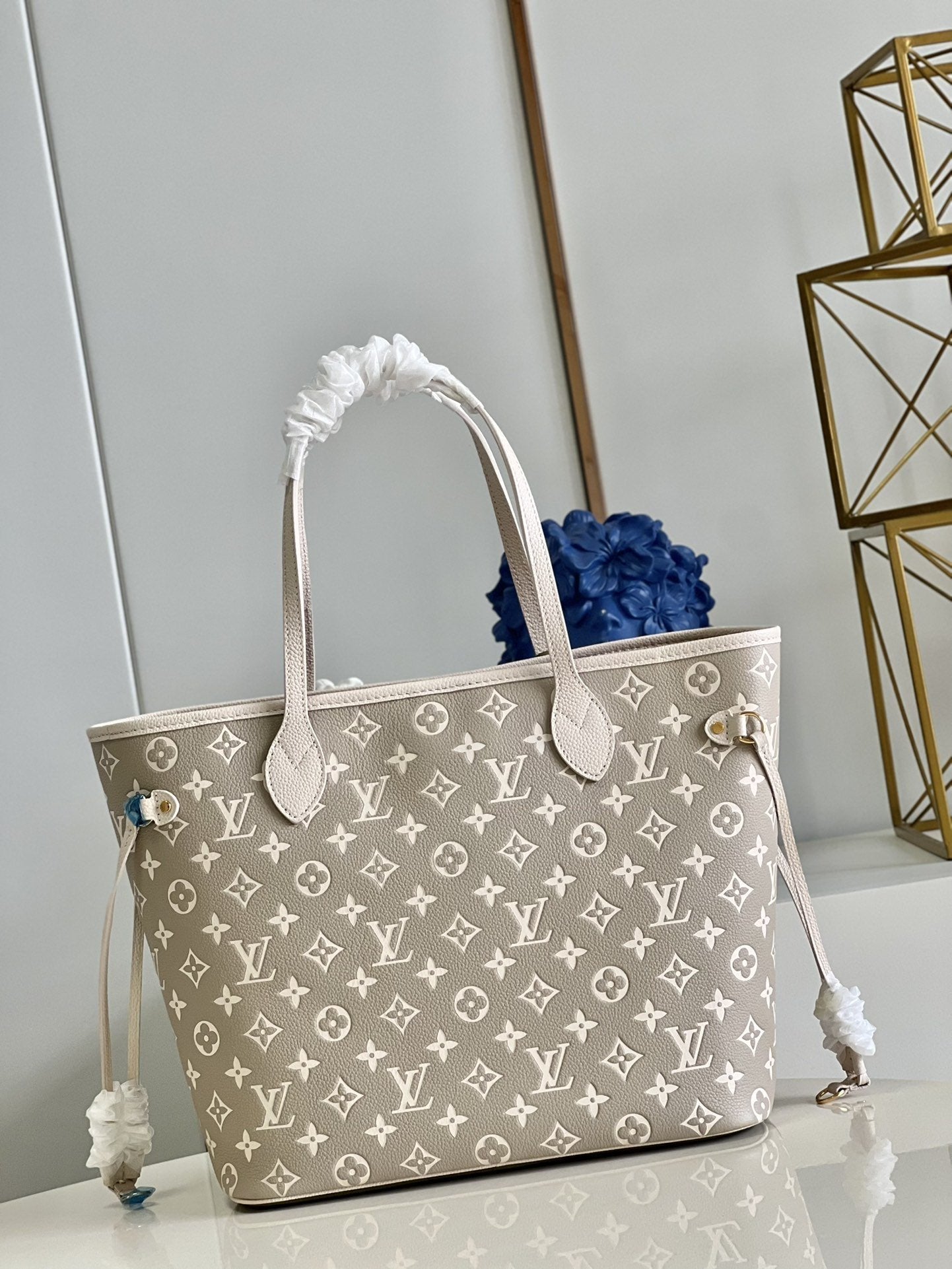 Louis Vuitton Neverfull MM Monogram Empreinte Kaki / Beige For Women, Women’s Handbags, Tote Bags 31cm LV M46102