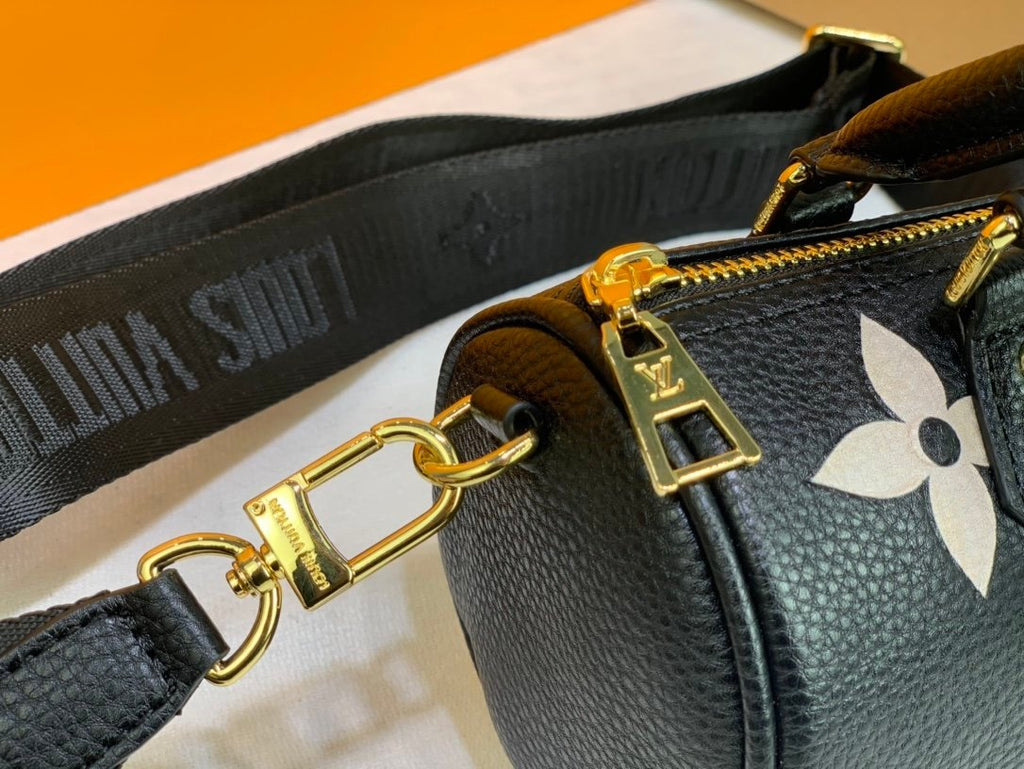 Louis Vuitton Monogram 20cm Black