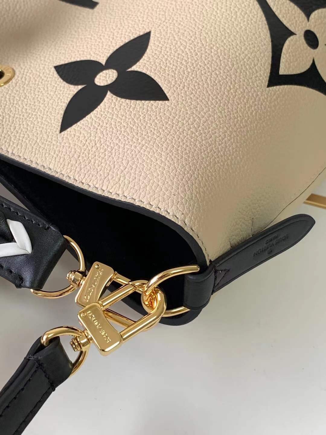 LV Crafty Neoneo Mm Bucket Bag