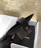 CO-CO Chanel Clutch With Gold Hardware 19cm