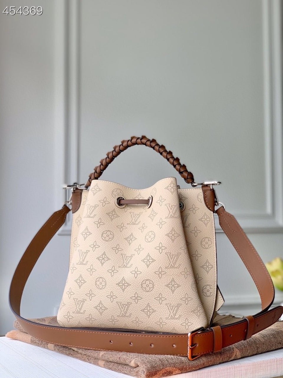 Louis Vuitton Muria Bag 22cm Mahina Calfskin Leather Spring/Summer Collection M55801 Cream