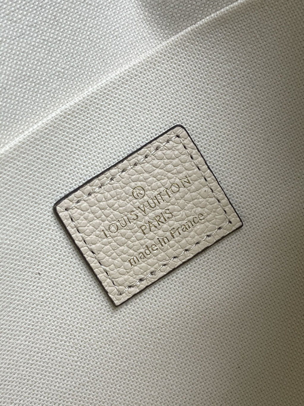 Louis Vuitton Pochette By The Pool 21cm White