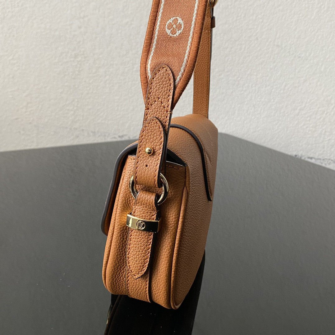 Louis Vuitton M55950 LV Point 9 22cm Brown