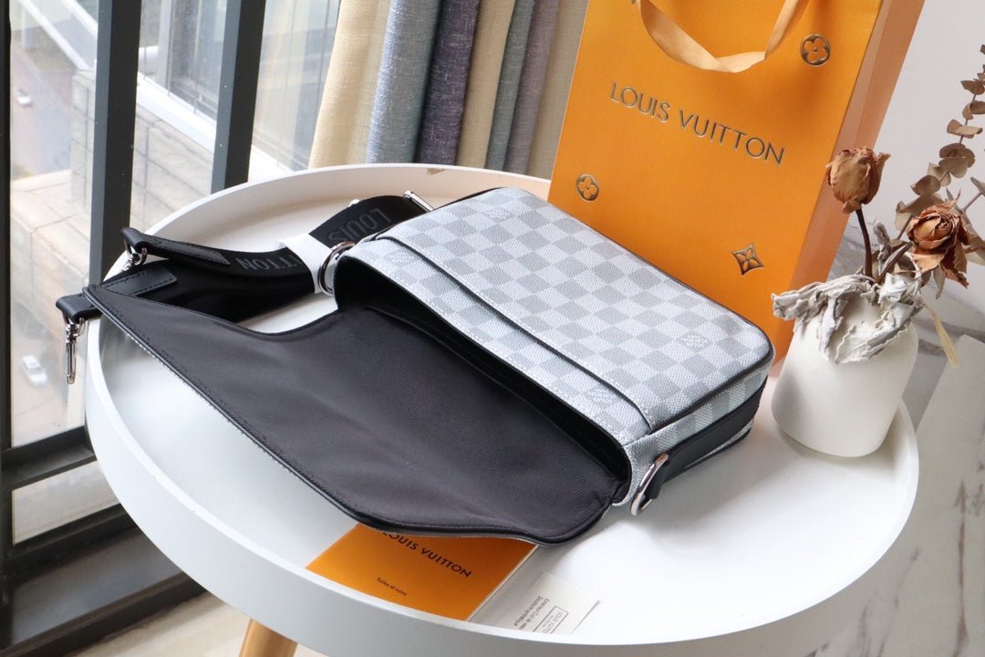 Louis Vuitton N50013 Studio Messenger 24cm
