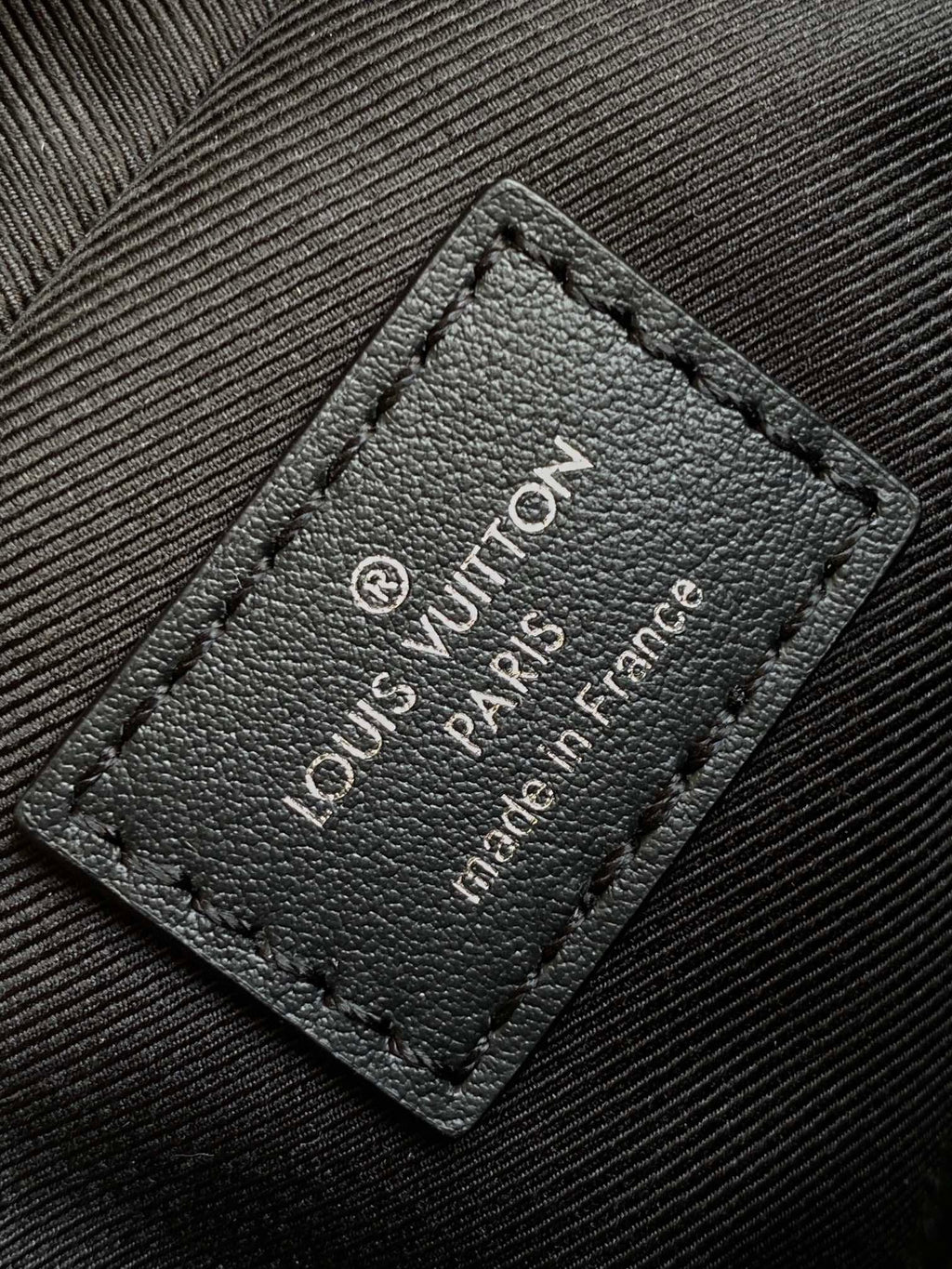 Louis Vuitton Trio Messenger 25cm