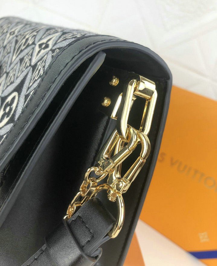 Louis Vuitton Dauphine Chain 25cm Black