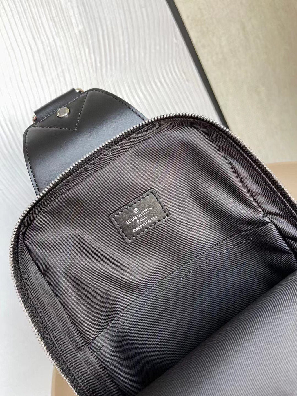 Louis Vuitton Avenue Sling Bag 31cm
