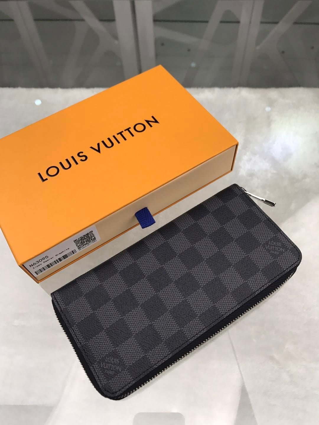 Louis Vuitton Zippy Vertical Wallet 20cm