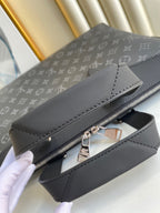 Louis Vuitton M40566 Briefcase Explorer 39cm