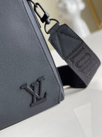 Louis Vuitton M57080 Messenger 28cm