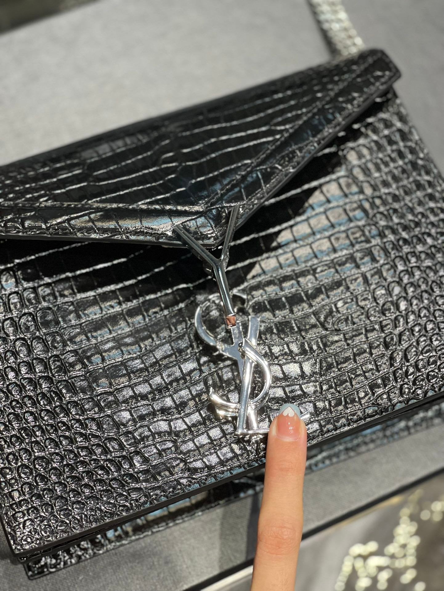 Saint Laurent Cassandra Medium Chain Bag In Grain De Poudre Embossed 22cm Black