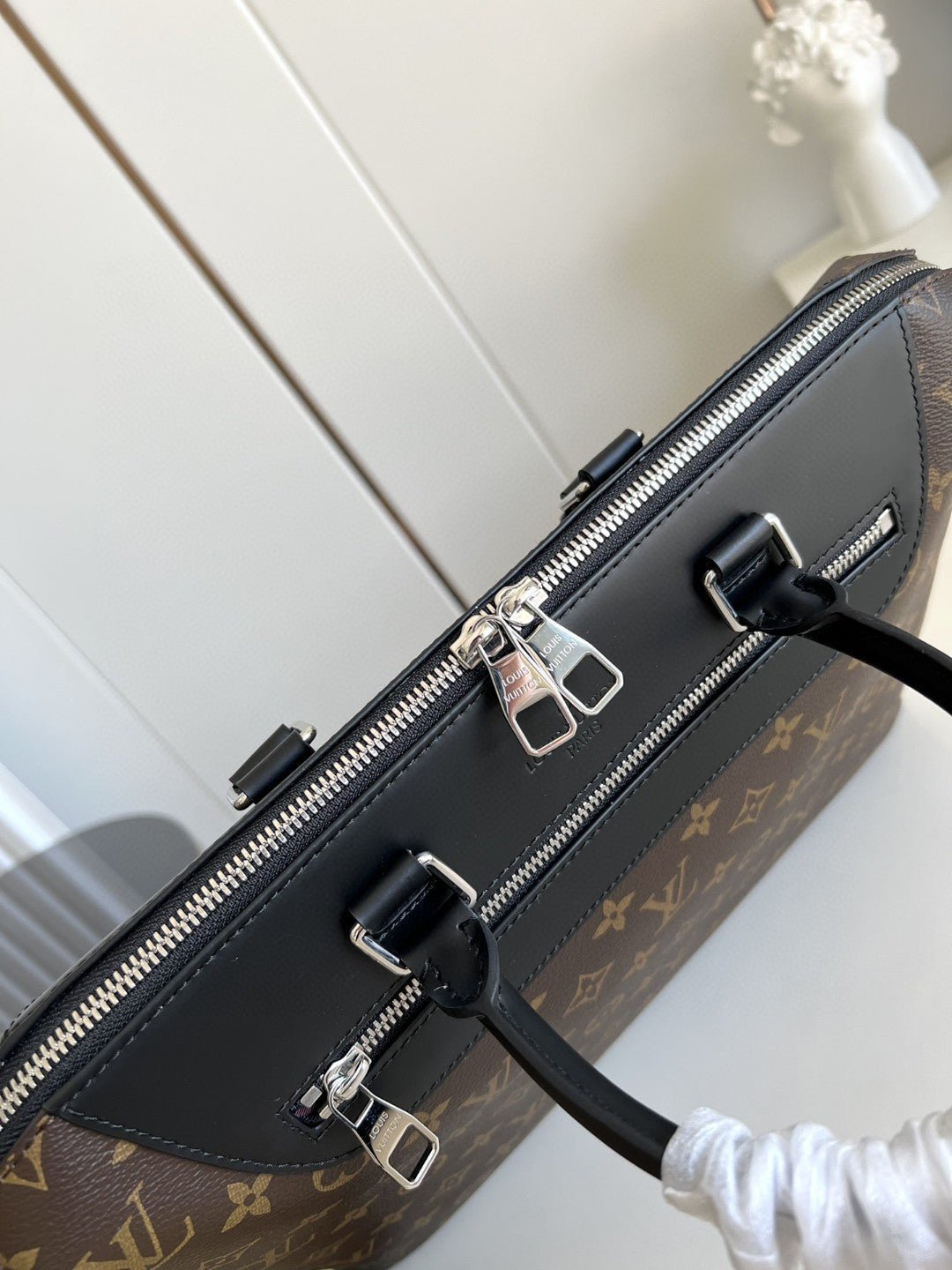 Louis Vuitton Porte Documents Jour Monogram 37cm