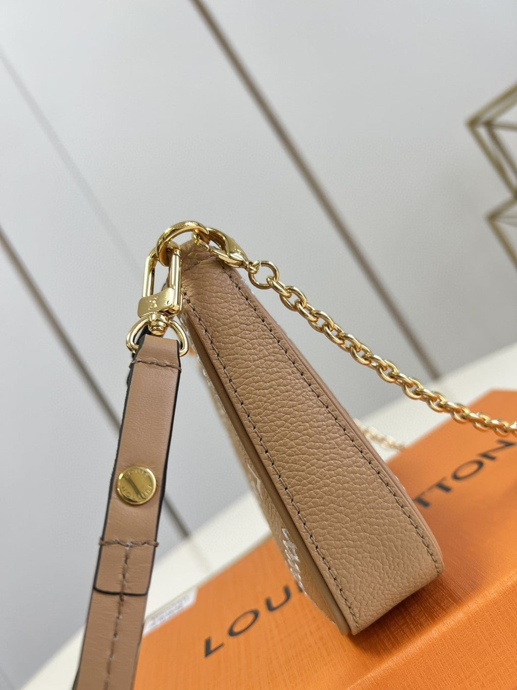 Louis Vuitton M80349 Easy Pouch On Strap 19cm Brown