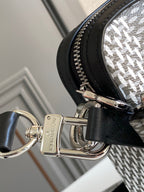 Louis Vuitton Trio Messenger 25cm