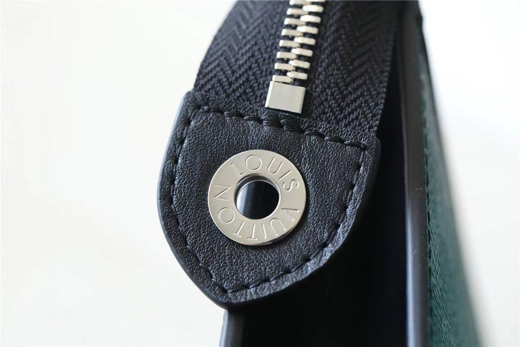 Louis Vuitton Pochette Voyage MM 27cm
