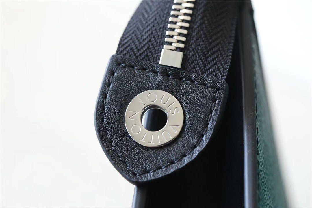 Louis Vuitton Pochette Voyage MM 27cm