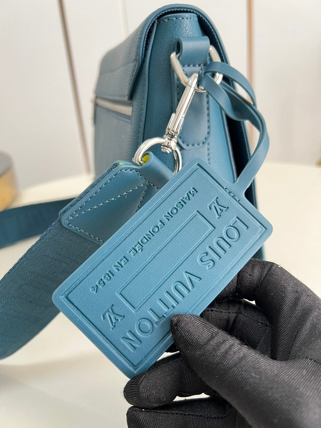 Louis Vuitton M59327 New Messenger 28cm