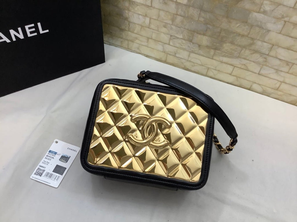 Chanel 21 22 Vanity Casebag 19cm Gold Toned