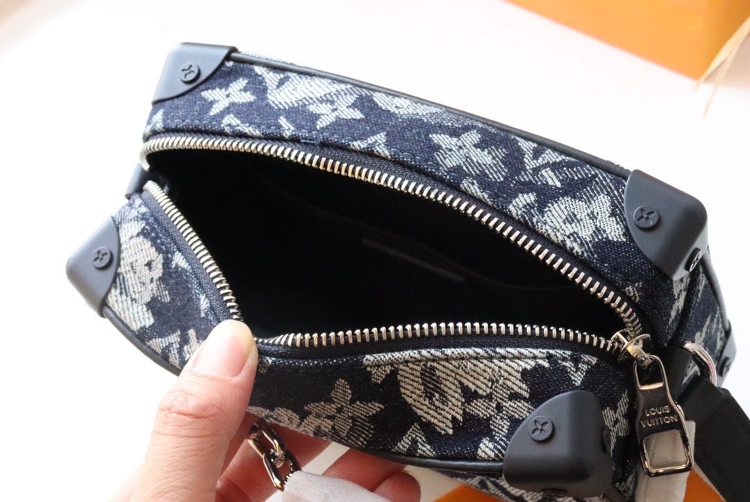 Louis Vuitton Soft Trunk 19cm Blue-White