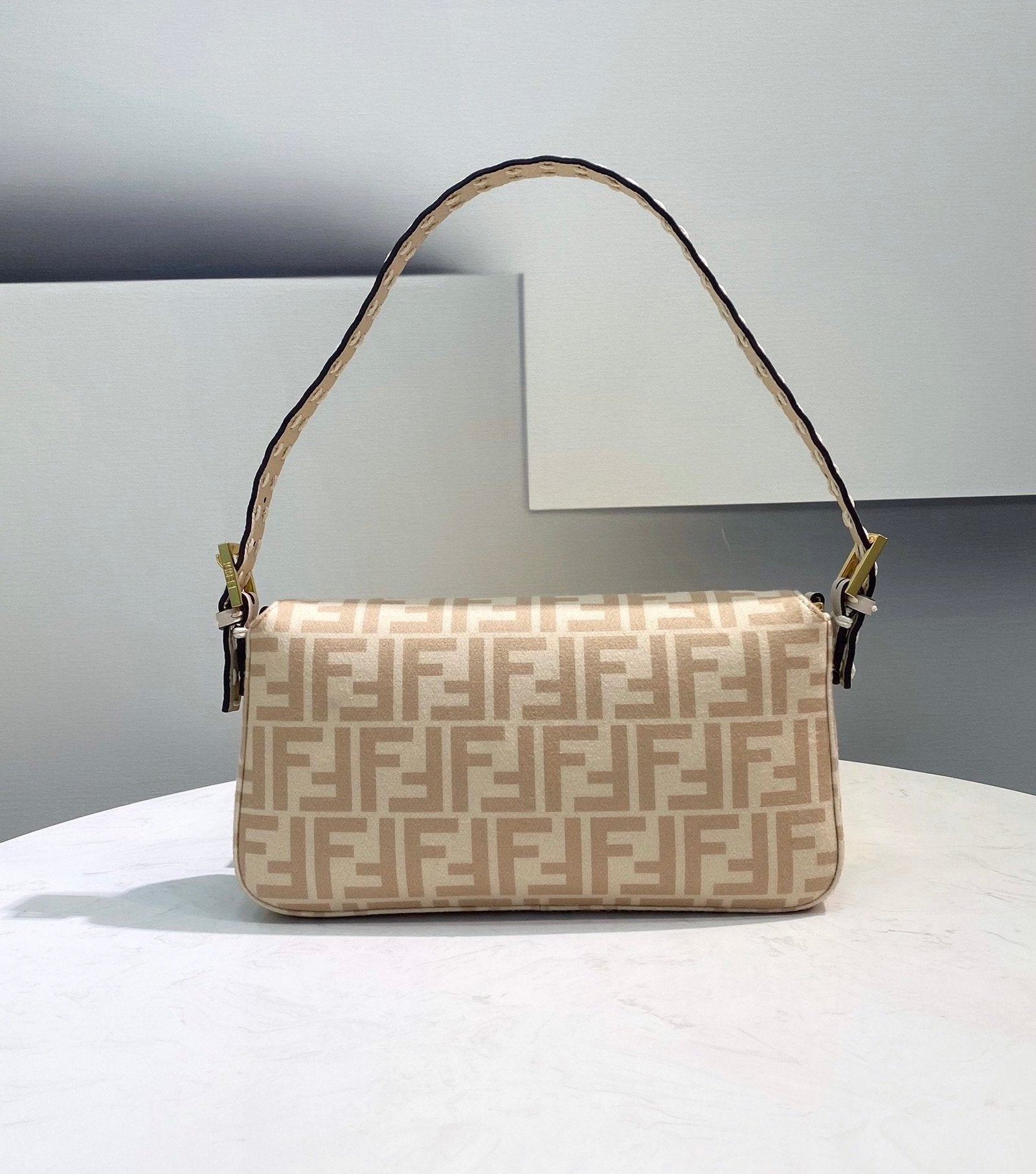 Fendi Baguette 27cm Beige