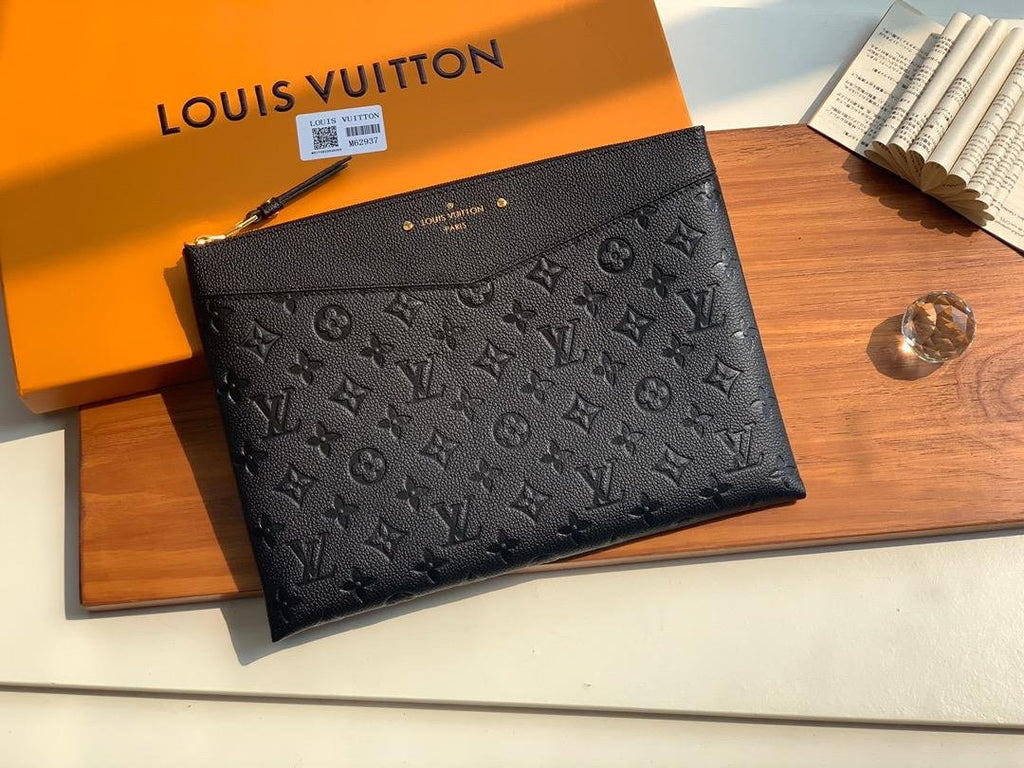 Louis Vuitton Clutch 30cm Black