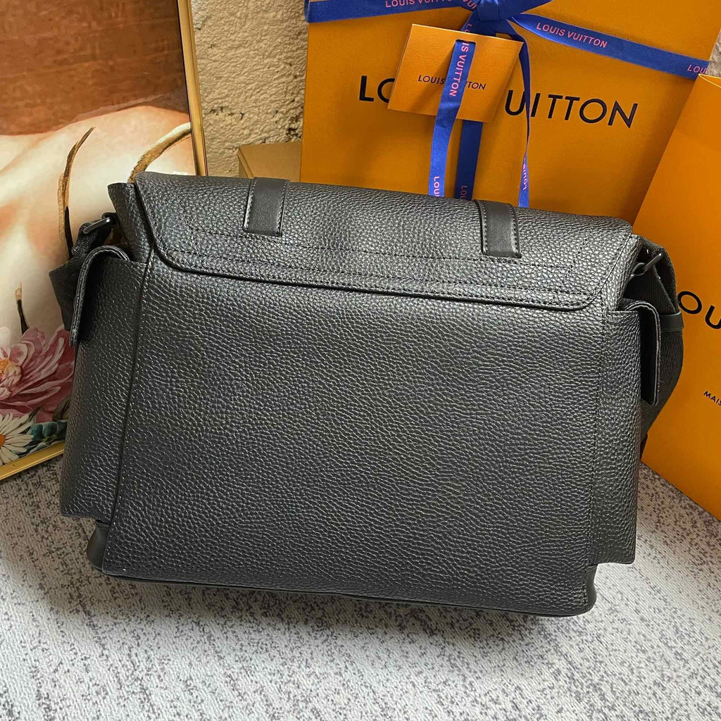 Louis Vuitton M58475 Christopher Messenger 29cm Black