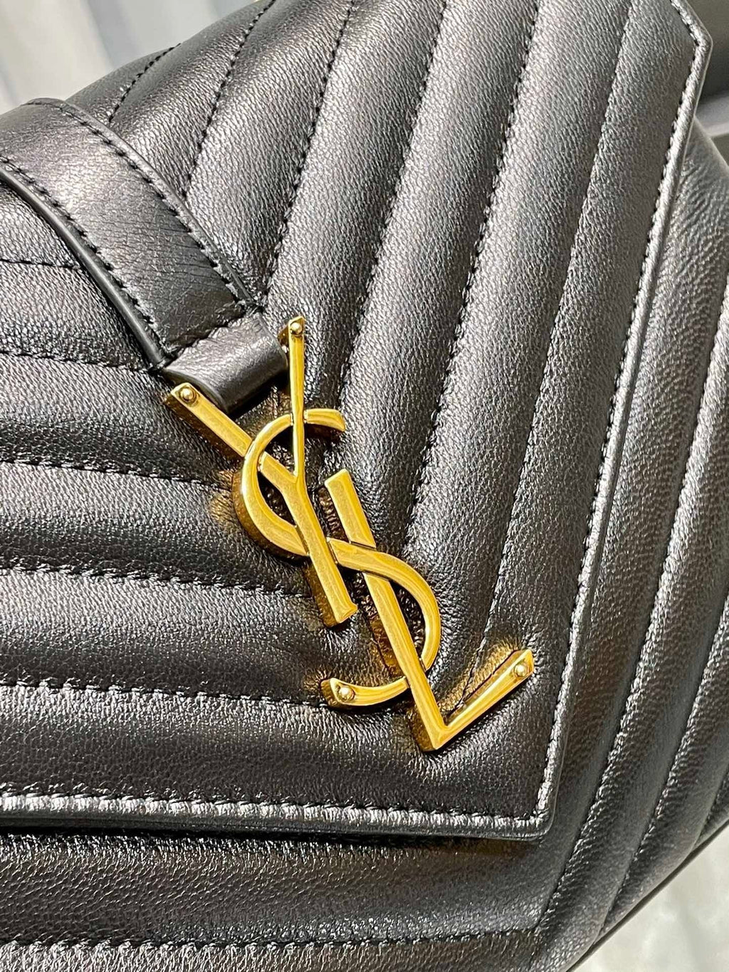 Saint Laurent College Medium Chain Bag With Gold Hardware 24cm