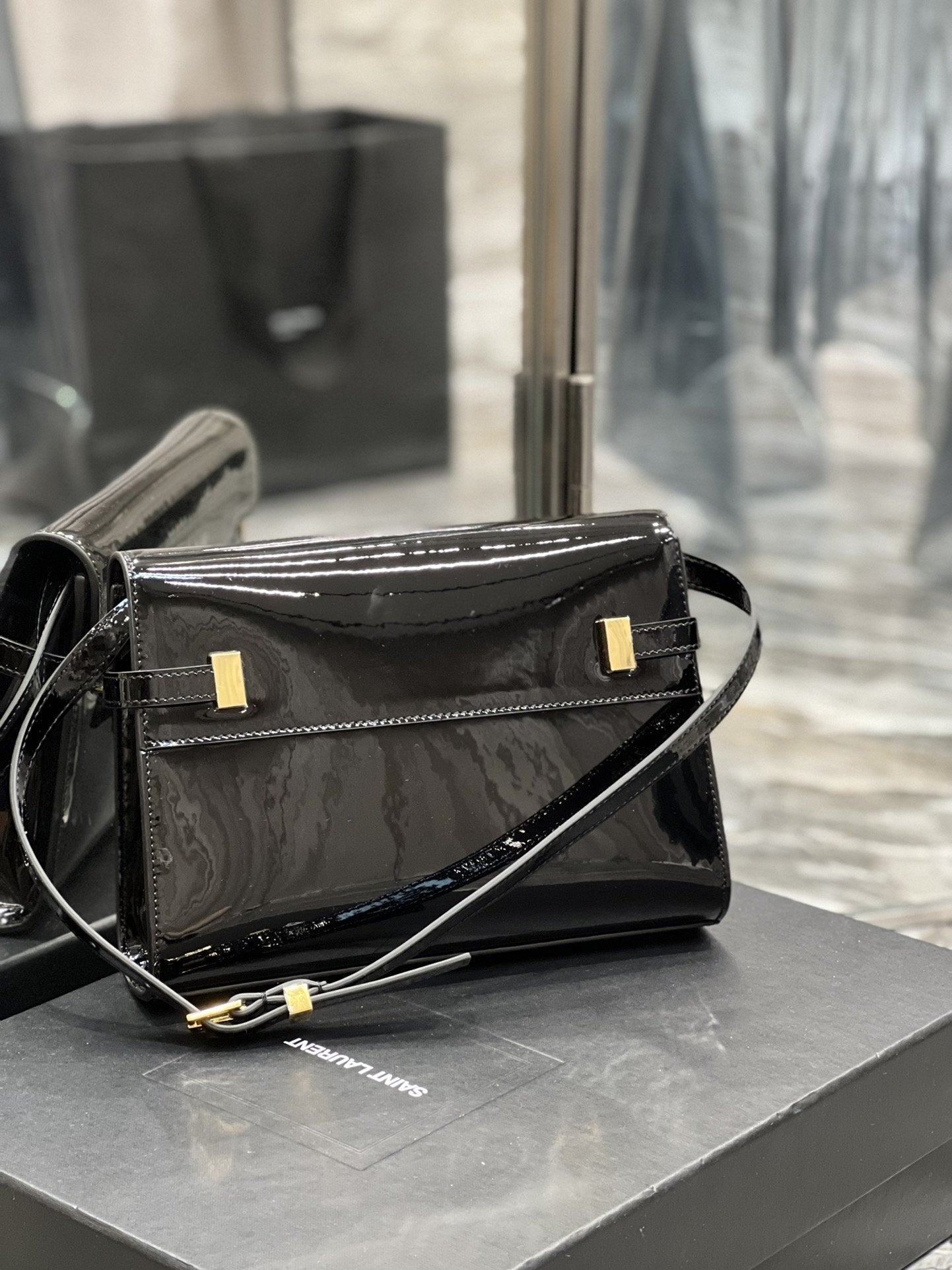 Saint Laurent Manhattan Small Shoulder Bag 24cm
