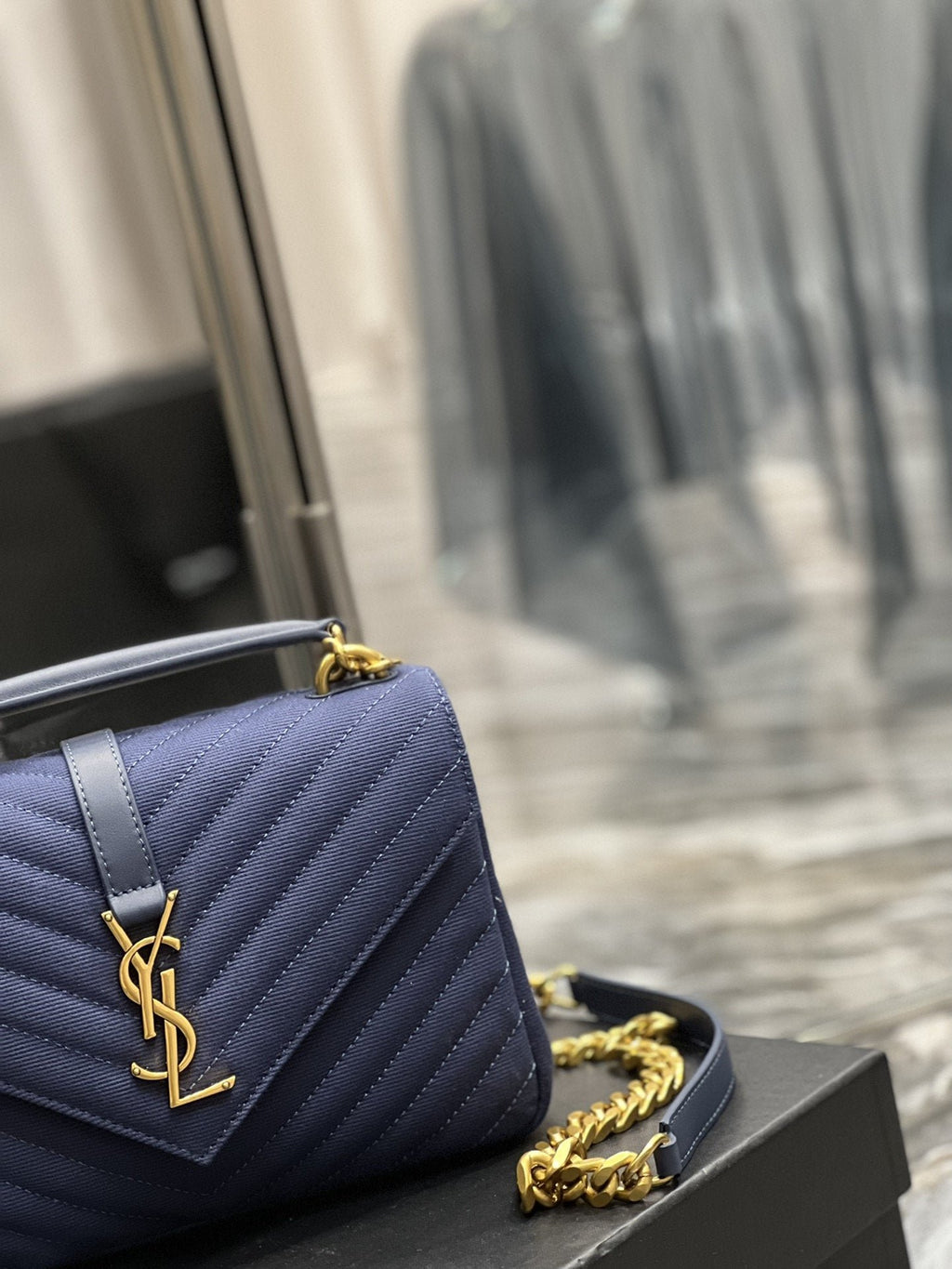Saint Laurent Envelope Medium Bag 24cm