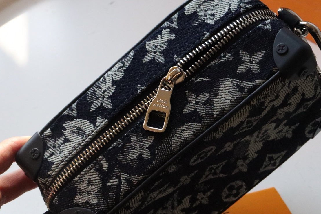 Louis Vuitton Soft Trunk 19cm Blue-White