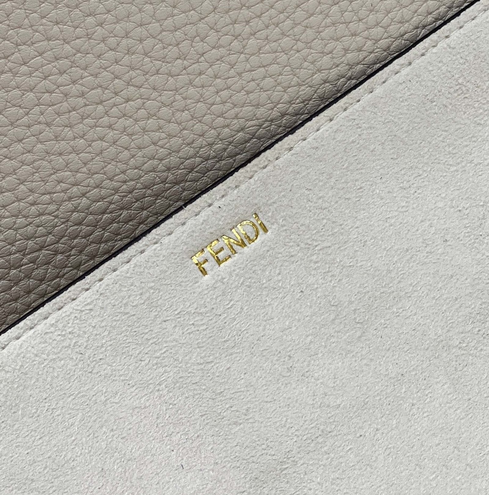Fendi Peekaboo Iseeu Medium 33cm