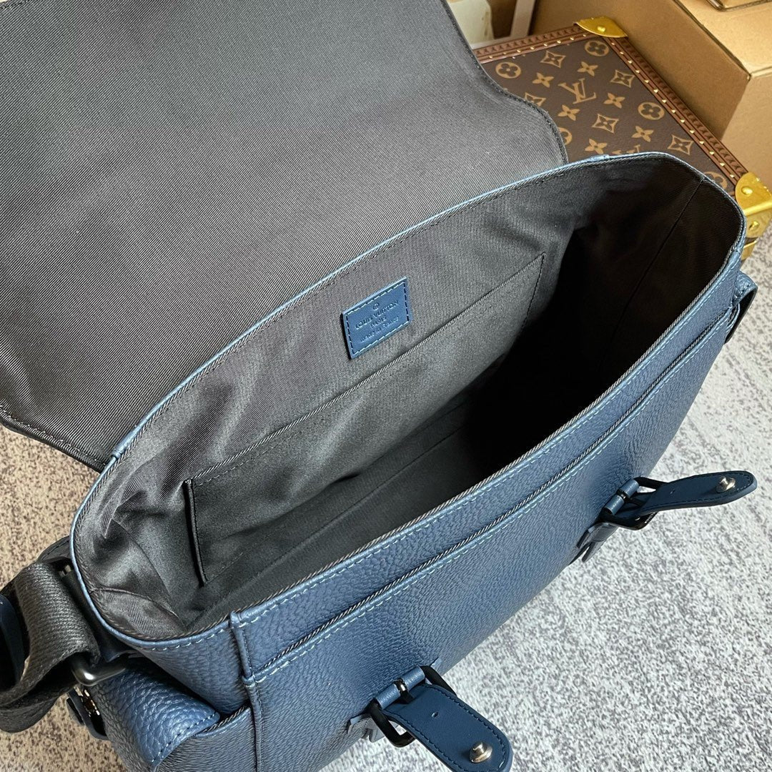 Louis Vuitton M58475 Christopher Messenger 29cm Blue
