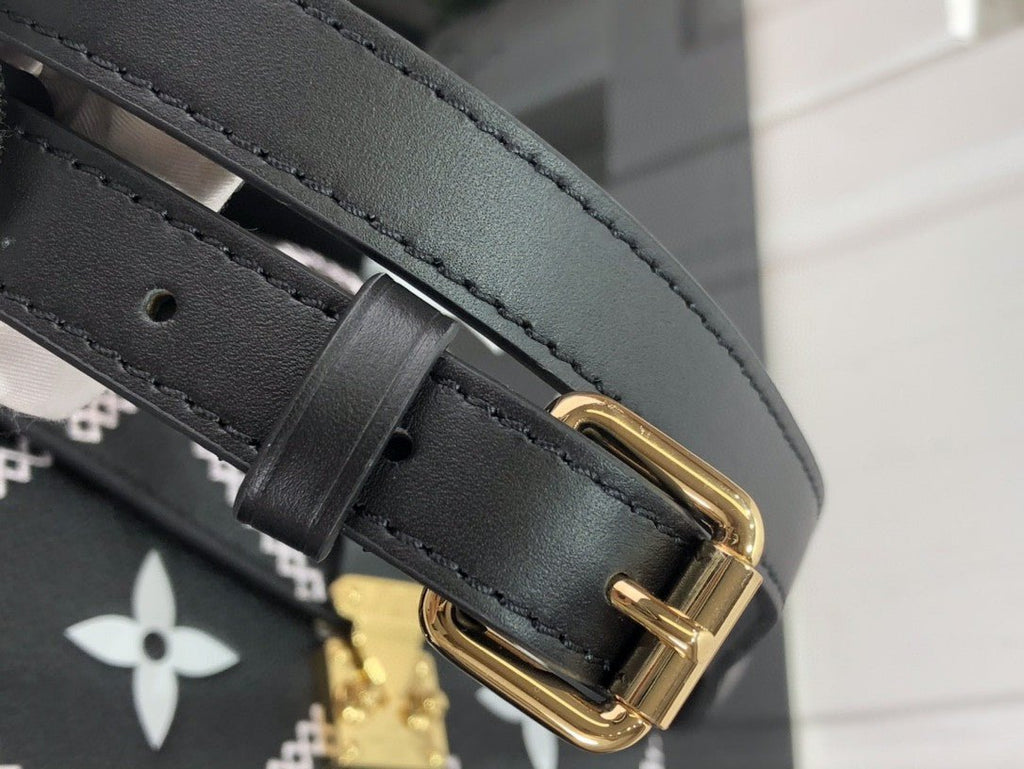 Louis Vuitton M46028 Pochette Metis 25cm Black