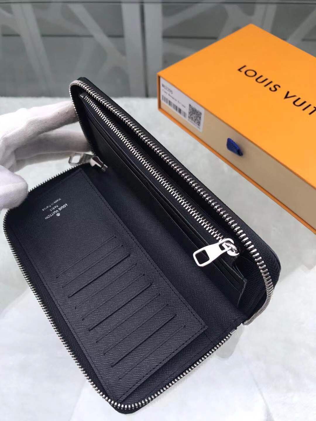 Louis Vuitton Zippy Vertical Wallet 20cm