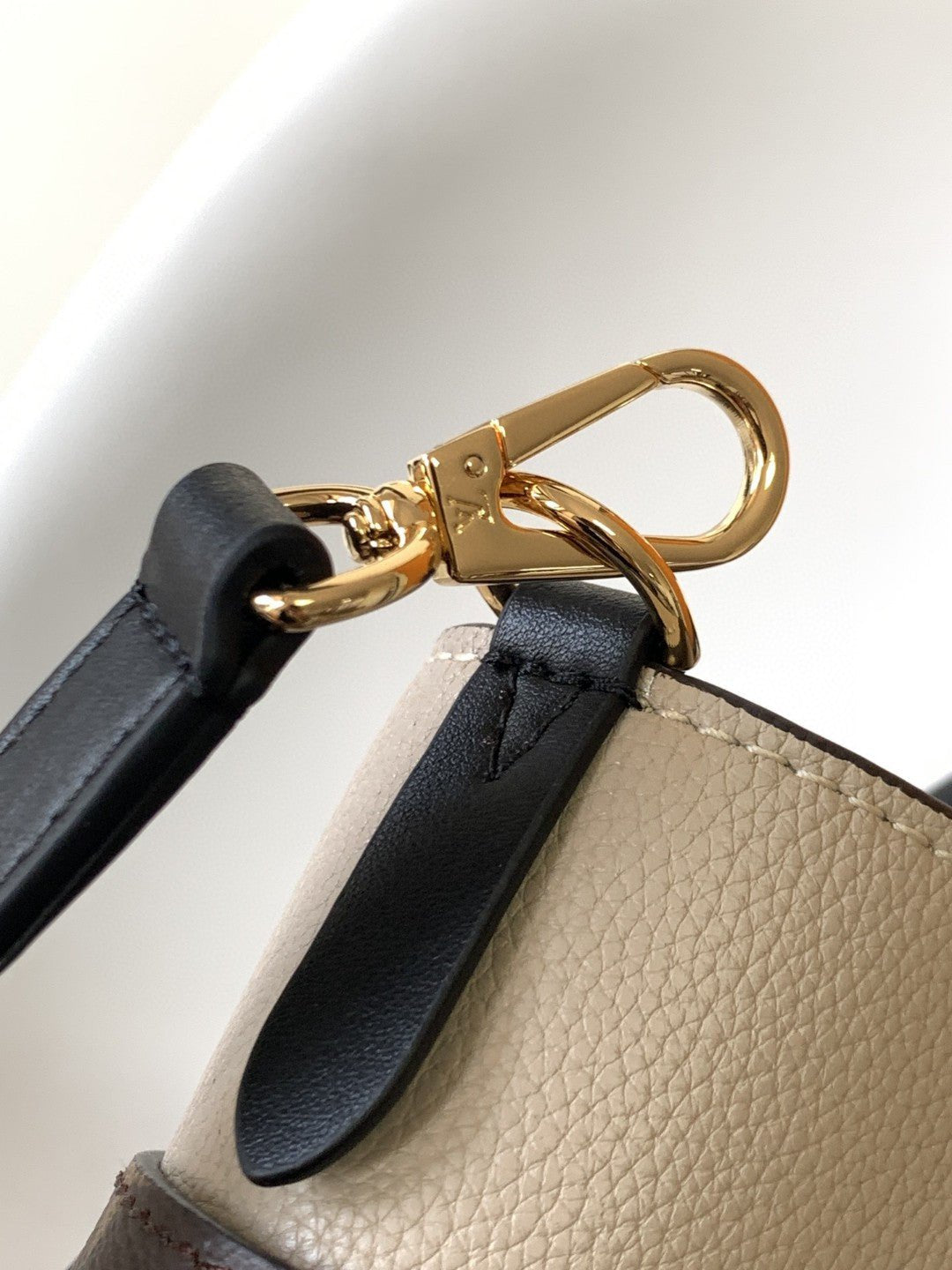 Louis Vuitton M57728 On My Side PM 30cm