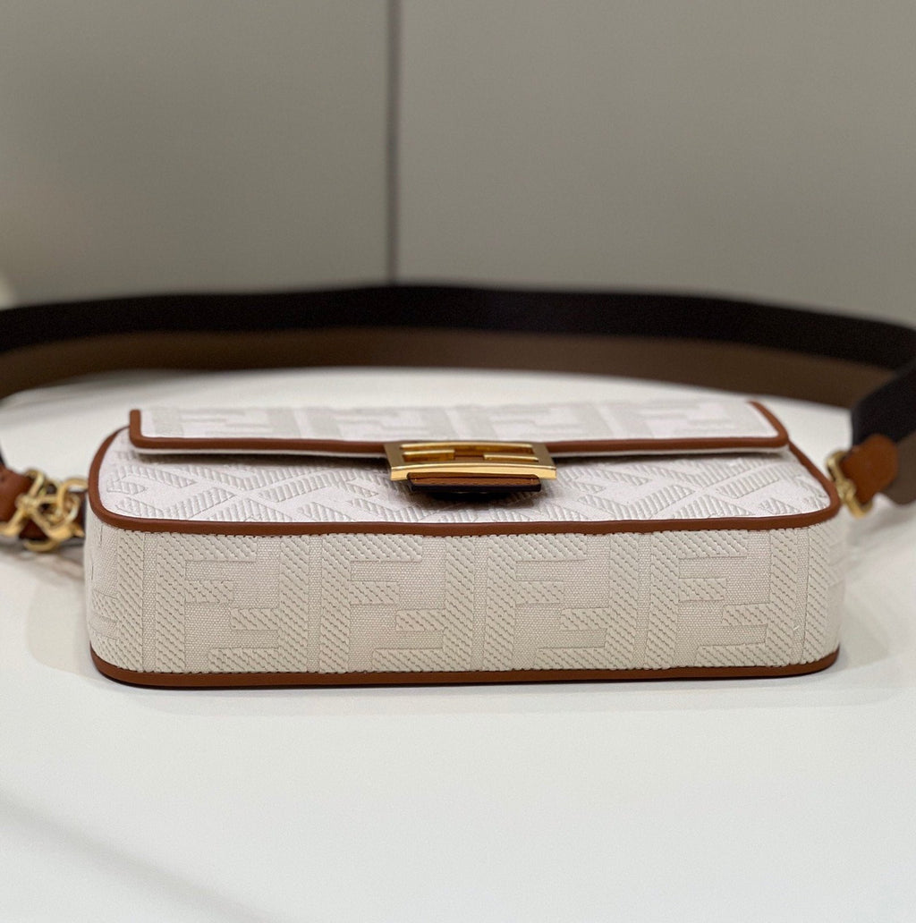 Fendi Baguette Midi 27cm White