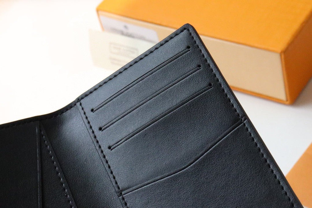 Louis Vuitton Wallet 8cm Black
