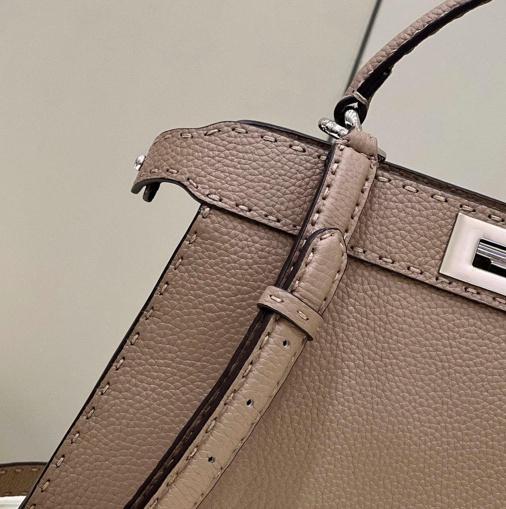 Fendi Peekaboo Iseeu Medium 33cm Brown