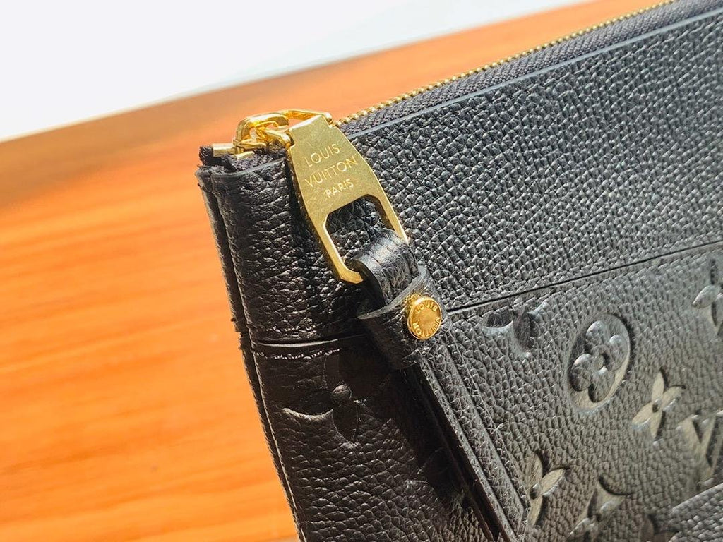 Louis Vuitton Clutch 30cm Black