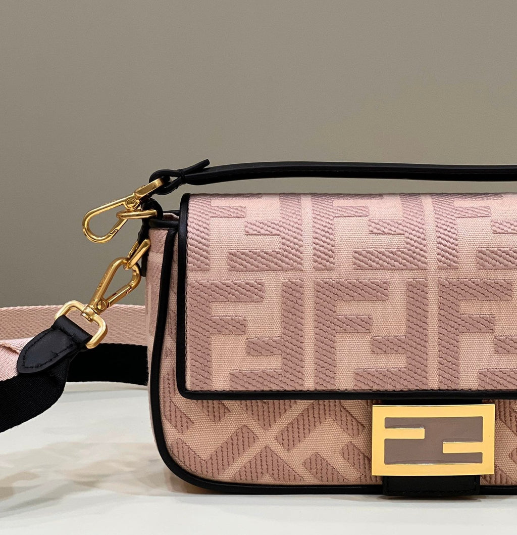 Fendi Baguette Midi 27cm Pink