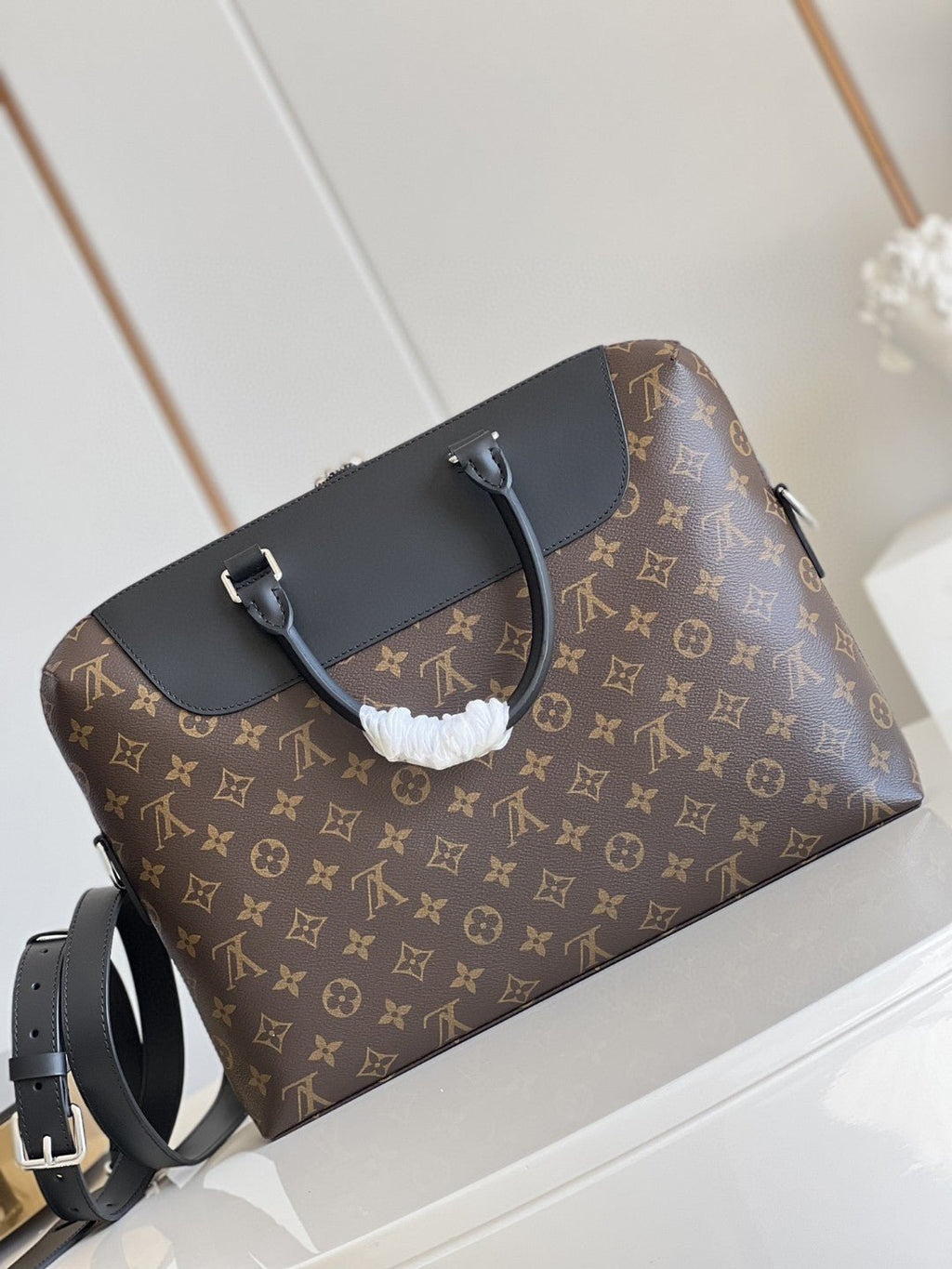 Louis Vuitton Porte Documents Jour Monogram 37cm