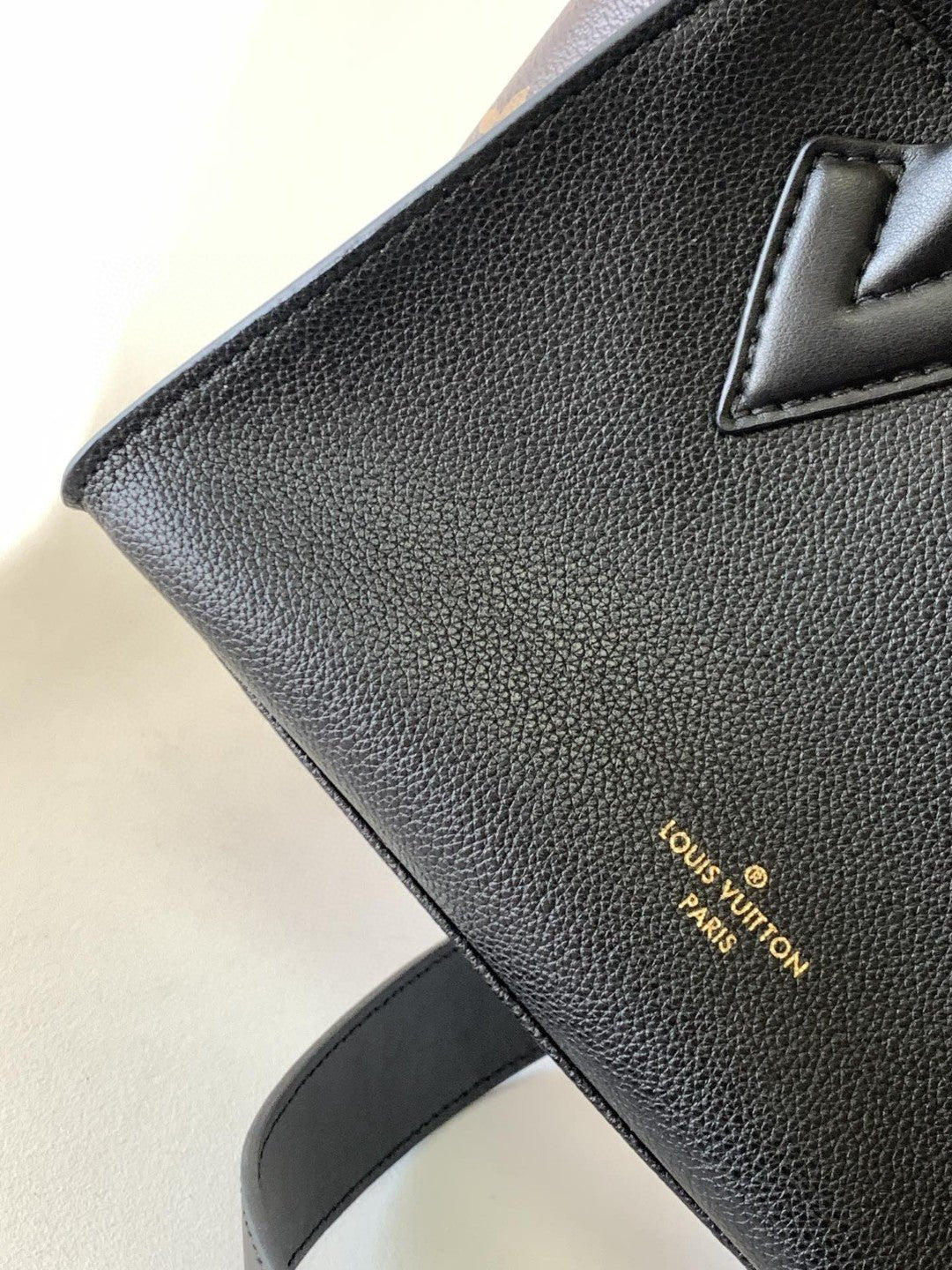Louis Vuitton M57728 On My Side PM 30cm Black