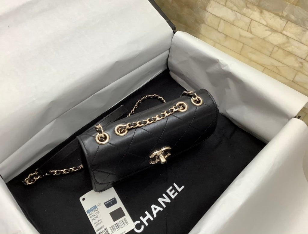 Chanel Flap Bag Mini 19cm Black