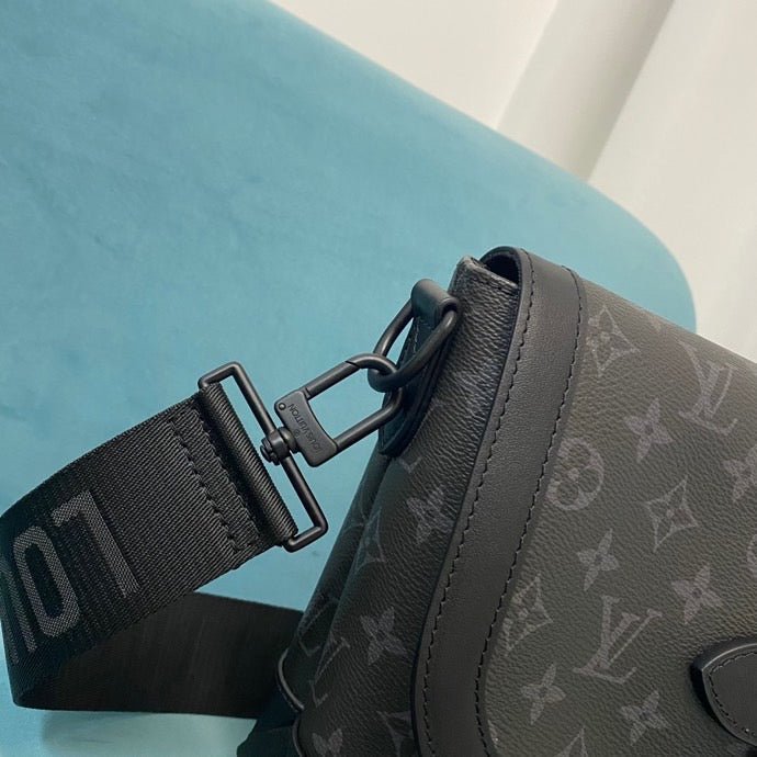 Louis Vuitton Saumur Messenger 30cm Black