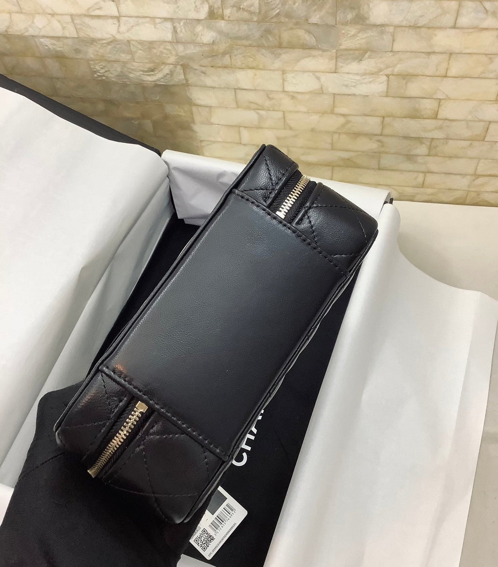 Chanel 21 22 Vanity Casebag 19cm Gold Toned