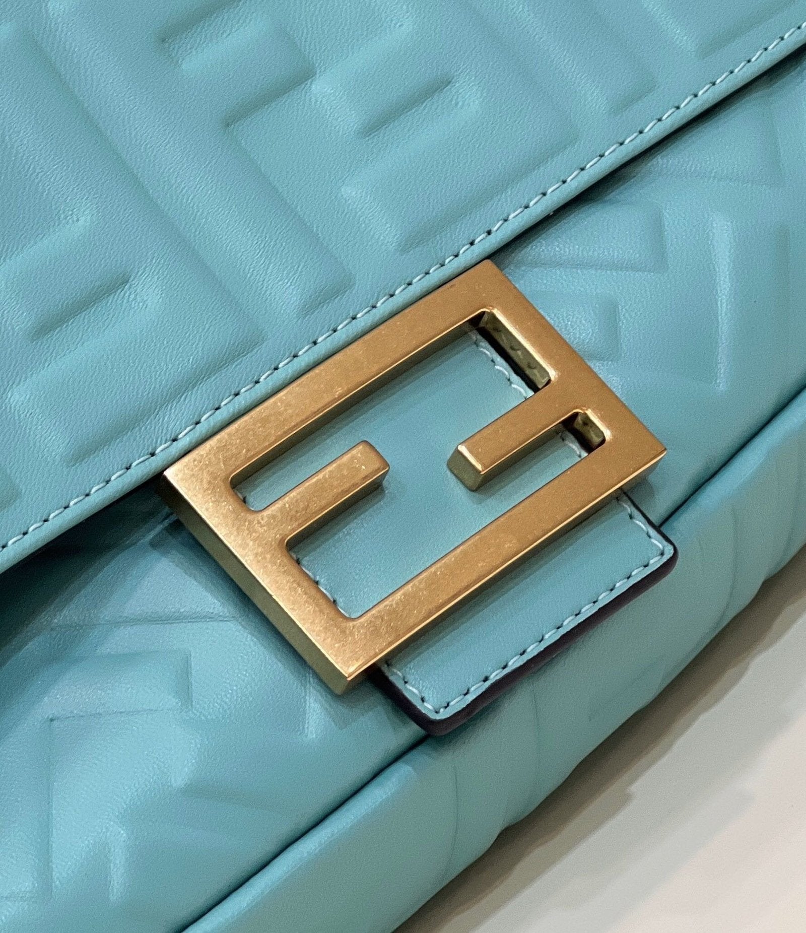 Fendi Baguette Midi 27cm Light Blue
